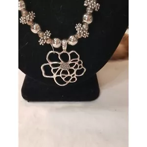 Collar Tono Plata Cuentas Largas Doble Cadena Grande Flor Abierta Colgante - Imagen 1 de 11
