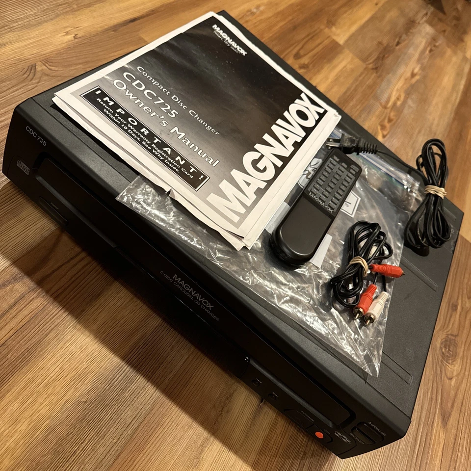 Vintage 1997 Magnavox CDC-725 5 Disc CD Player WORKS With Remote & Audio/Video C - Image 1 of 4