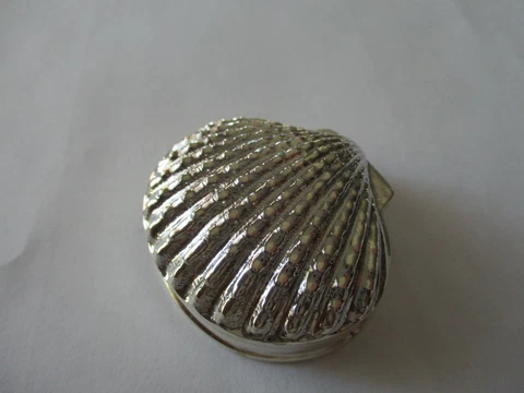 Sterling Silver pill box sea shell style engraved top 1 3/4 wide&  long 3/4 tall Cover