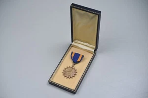 SECONDA GUERRA MONDIALE US NAVY/MARINE CORPS AIR MEDAL IN CUSTODIA CORTA PELLETTERIA NERA - Foto 1 di 9