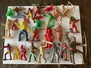 Plastic Toy Indians And Assorted Native American Warriors Toy Soldiers (24)