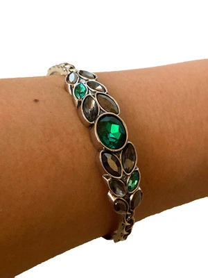 Brazalete Fairycore tono plata joyería patrimonial verde y gris estrás Foto 1 de 4
