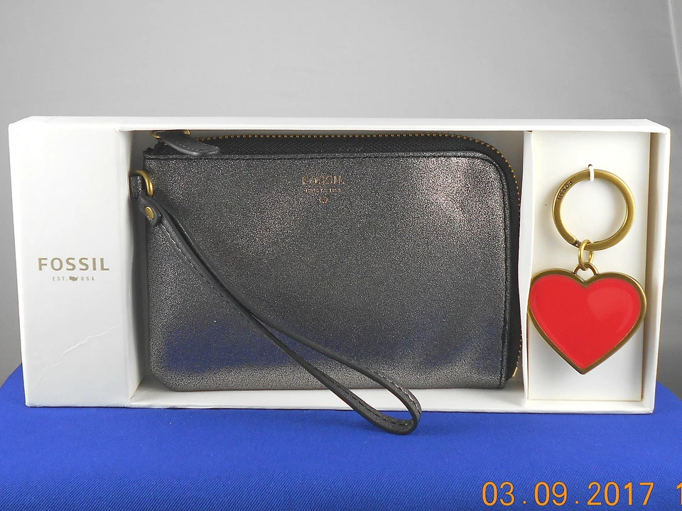 Fossil металлический олова BRENNA кошелек с ремешком красный сердце брелок подарочная коробка комплект - Изображение 1 из 2