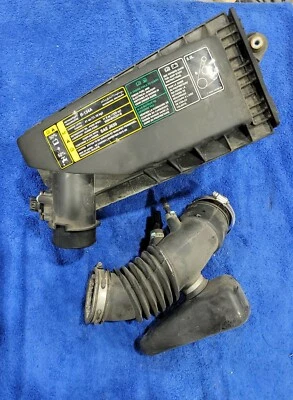 05-07 FORD ESCAPE  MERCURY MARINER 2.3L HYBRID ONLY AIR CLEANER BOX - Image 1 of 4