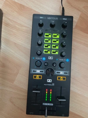 Reloop Mixtour – Kompakter DJ Controller Audio Interface IOS etc. TOP Zustand! - Bild 1 von 4