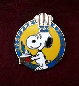 Difícil de encontrar de colección Pin de solapa Bicentenario 1776-1976 Snoopy con pastel AVIVA/United Features - Imagen 1 de 4