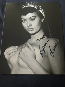 Actress SOPHIA LOREN Signed 8x10 SEXY Photo TWO NIGHTS WITH CLEOPATRA AUTOGRAPH - Picture 1 of 1