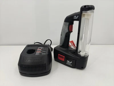 Luz de trabajo fluorescente troquelada Craftsman 19,2 V con cargador de batería de 1 hora 315,114770 Foto 1 de 4