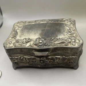 Pretty Little Vintage Jewelry Box In Metal With Flower Decorations - Picture 1 of 8