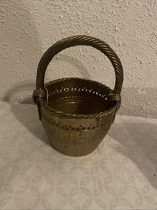 Vintage Messing Korb mit Griff Made in India 6 Zoll über 8 Zoll breit - Bild 1 von 1