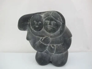 MATHEW AQIGAAQ signierte Baker Lake Inuit STEIN Schnitzerei MUTTER & KIND Skulptur - Bild 1 von 6