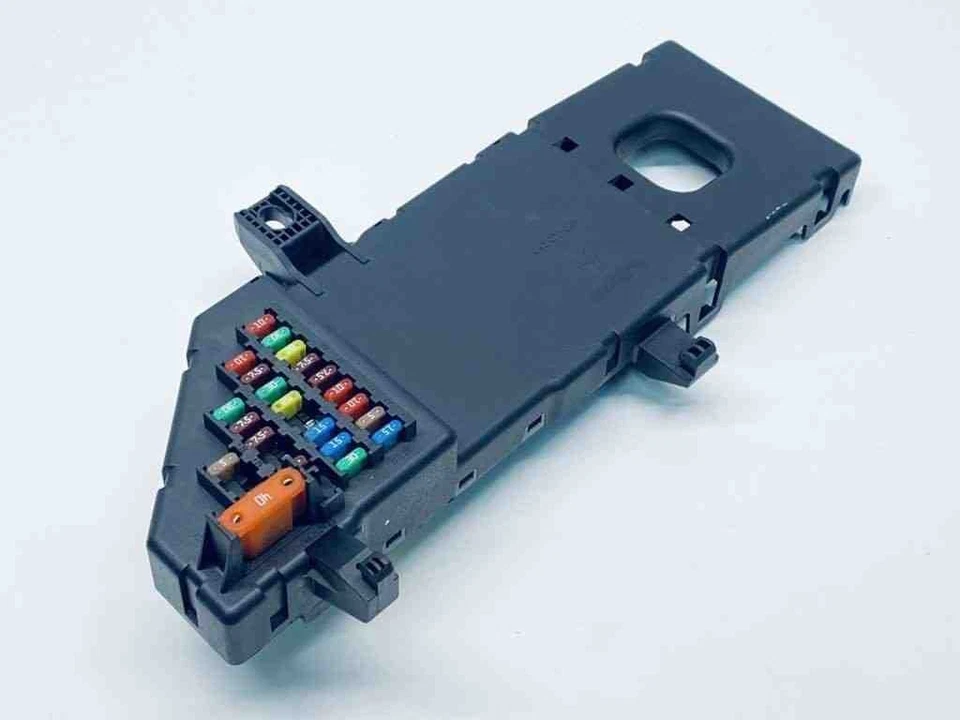 Scatola fusibili CADILLAC BLS 12798346 1.91 Diesel 2008 30679717 - Immagine 1 di 1