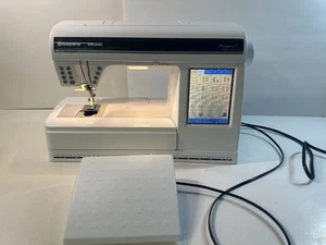 Husqvarna Viking Designer 1 Sewing Embroidery Machine with Pedal Working - Picture 1 of 8