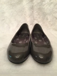 Union Bay Womens Ballet Flats Size 7.5 Gray Patent Slip On Low Heel Round Toe - Picture 1 of 8