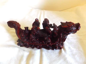 VINTAGE CHINESE RED RESIN DRAGON BOAT STATUE CARVING / 8 IMMORTALS FIGURES 26 CM - Picture 1 of 23
