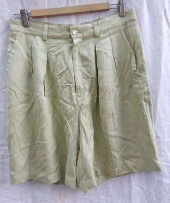 Tommy Bahama womans shorts sz 12 silk light green - Image 1 of 4
