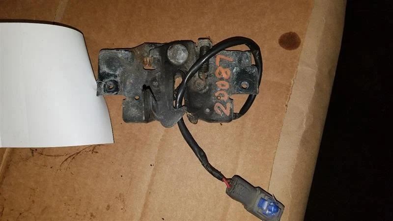 Mazda Mazda6 2008 pestillo de capó Foto 1 de 4