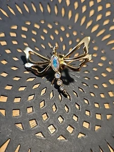 Vintage Dragonfly Brooch Avon Aurora Borealis Crystals Gold Toned, Signed  - Picture 1 of 6
