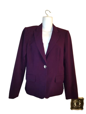 Blazer para mujer Calvin Klein morado con botón dorado talla 8P usado Foto 1 de 4