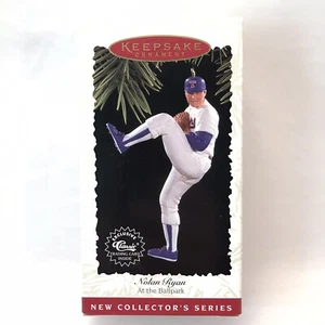 Hallmark Keepsake Ornament Nolan Ryan al Ballpark Classic Trading Card 1996 - Foto 1 di 9