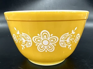 Cuenco mezclador vintage Pyrex Butterfly Gold #401 1,5 pintas flores amarillas - Imagen 1 de 10