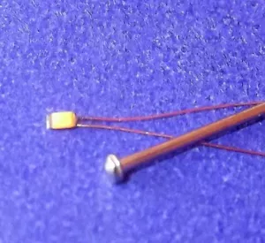YMQ0603WW 20 piezas BLANCO CÁLIDO 0,1 mm esmaltado cable pre-soldado SMD modelo led hágalo usted mismo - Imagen 1 de 3