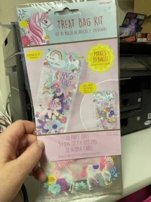 Kit de bolsa de golosinas Magical Unicorn Deluxe 20 bolsas de fiesta 20 tarjetas de encabezado Favor, Amscan Foto 1 de 2