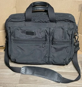 Maletín para computadora portátil Tumi T-Pass negro de nailon bolso de hombro 17" - Imagen 1 de 10