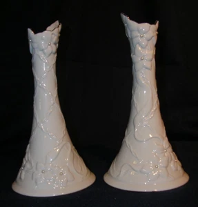 Juego de candelabros de porcelana fina Lenox CHERISH marfil flores en relieve perlas platino - Imagen 1 de 7
