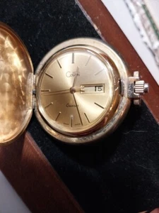 Reloj Bolsillo Colibri Cuarzo Suizo Tono Dorado Con Estuche De Cuero / Sin Probar W21  - Imagen 1 de 7