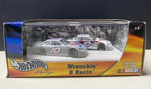 Hot Wheels Wrenchin' & Racin' Johnny Benson / B0556 Valvoline #10~2 Car Set - Picture 1 of 9