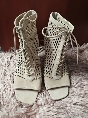 NEW VINCE CAMUTO Women's Heels Shoes Lace Up Beige Color Leather Upper.Size 8M - Image 1 of 4
