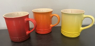 (3) Tazas de gres Le Creuset London de 12 oz rojas, amarillas, naranjas Foto 1 de 4