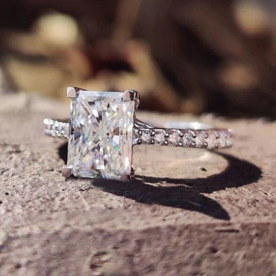 Anello di fidanzamento Moissanite bianca taglio radiante 2,35 ct in oro... - Immagine 1 di 3