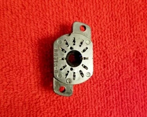 Socket for IN-12 / IN-12B / IN-15 / IV-22 Nixie VFD Tube Socket PL31A-P |  USA  - Picture 1 of 4
