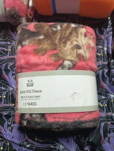 Realtree Pink Camo Anti-pill Fleece Blanket - Picture 1 of 4