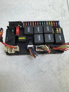 2006 - 2009 RANGE ROVER HSE 4.4 REAR FUSE RELAY BOX YQE500230 OEM - Picture 1 of 7