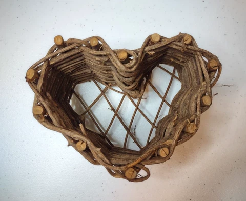 Heart Shaped Woven Twig Grapevine Wood Wall Pocket Hanging Basket Cover