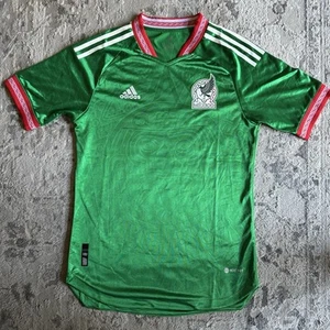 Camiseta de fútbol del equipo de México Adidas 22-23 talla mediana calendario azteca verde maya - Imagen 1 de 12