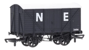 R6422 Hornby Railroad OO Gauge 12 Ton Van 2606 LNER Grey (Pre-Owned) - Picture 1 of 1