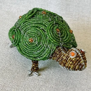 BEADWORX Grassroots GREEN ORANGE FOOTED TURTLE TORTOISE BEADED WIRE SCULPTURE - Picture 1 of 8