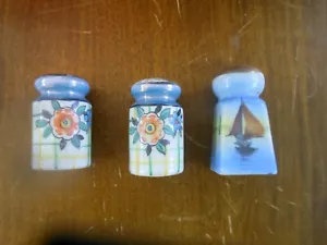Vintage Painted Set Of 3 Salt and Pepper Shakers Made In Japan - Picture 1 of 6