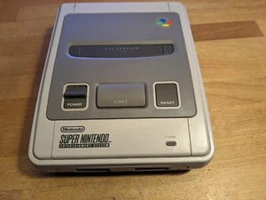 Super Nintendo SNES Konsole guter Zustand PAL Ersatzkonsole unvergilbt - Bild 1 von 6