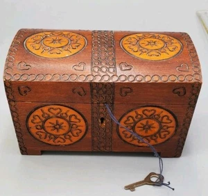 Hand Carved Wood Box With Round Top & Key Hearts Circles Rustic Farmhouse Boho - Picture 1 of 9