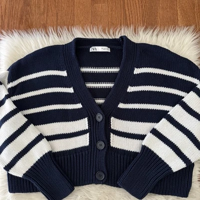 Cárdigan Suéter Zara Grueso Tejido Para Mujer Pequeño Azul Blanco Rayas Botón Recortado Foto 1 de 4