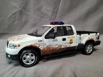 Ford F-150 US Secret Service Police Diecast 1/18 - Image 1 of 4