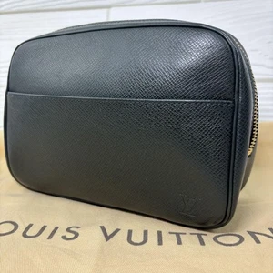 Louis Vuitton Taiga seconda pochette pelle verde usata - Foto 1 di 10