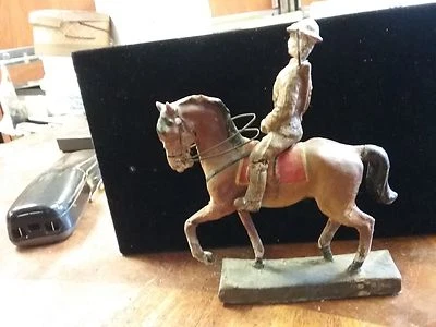 Vintage  LINEOL  soldier on horse - Image 1 of 4