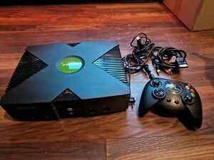 Xbox Classic + Controller (The Duke)
