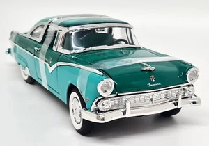 Signature 1/18 Ford Crown Victoria 1955 Turquoise Green Diecast Model Car - Picture 1 of 7